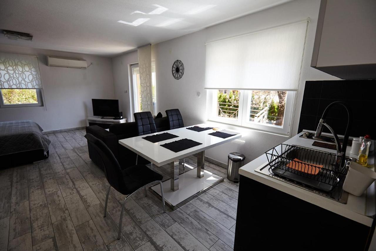 Apartment Azulmburgo Vrnjačka Banja Exteriör bild